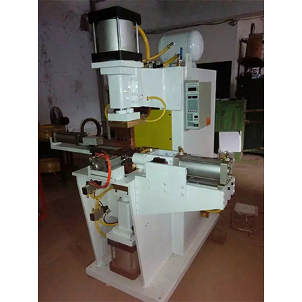 汽车减震器支架焊机3